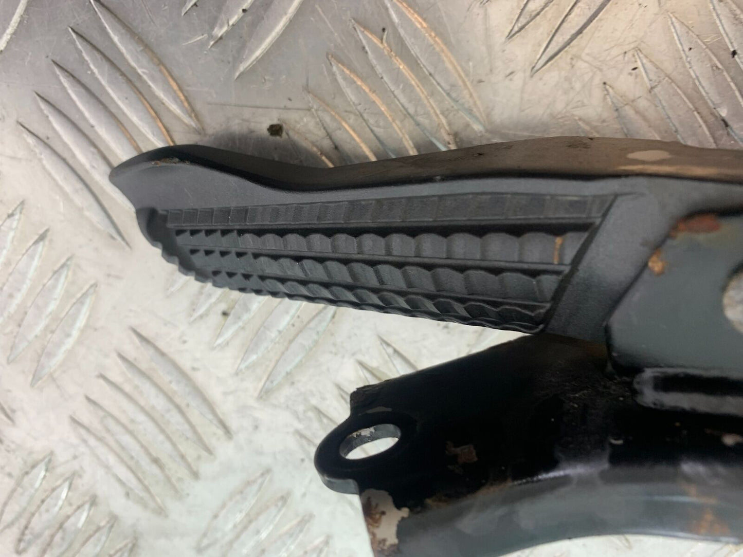 SUZUKI AN400 AN 400 BURGMAN FOOTPEGS YEAR 2017-2024 (CMB1118)