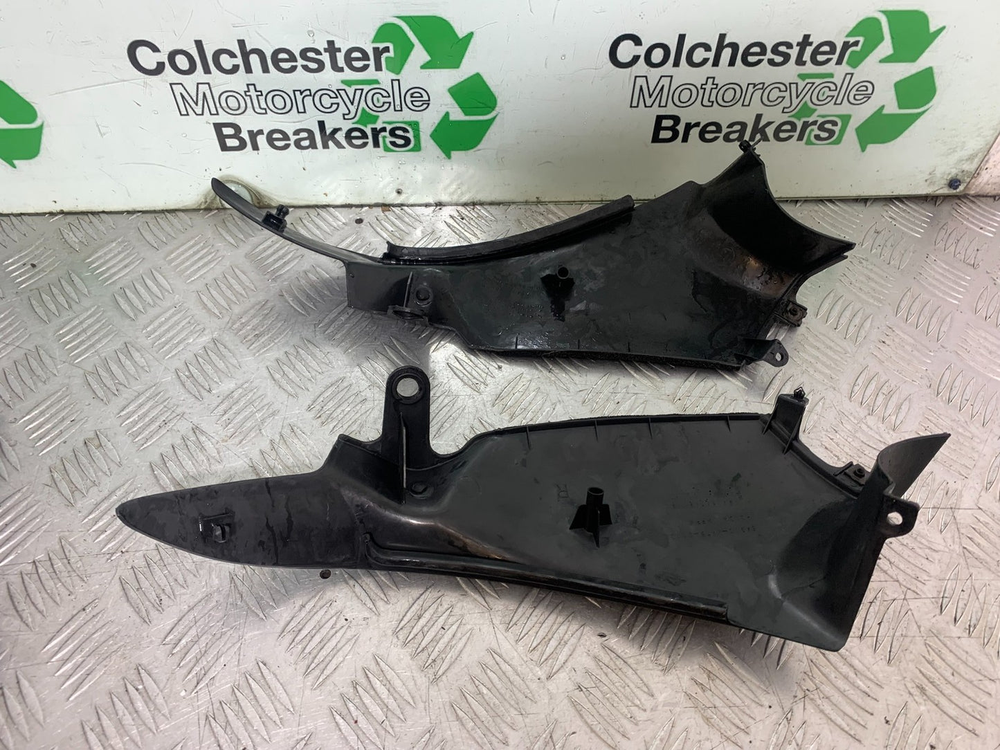HONDA CBR1100 BLACKBIRD TOP FAIRING SIDE INFILLS YEAR 1999-2005 (CMB1232)