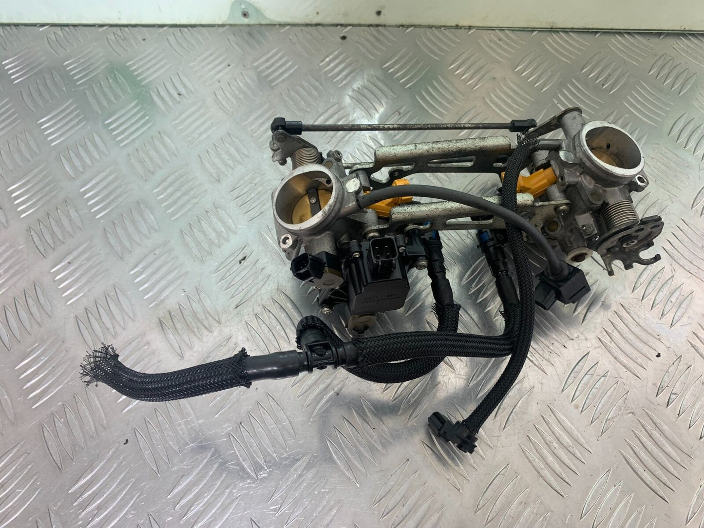 SUZUKI DL 650 V-STROM THROTTLE BODIES YEAR 2016 (STOCK 996)