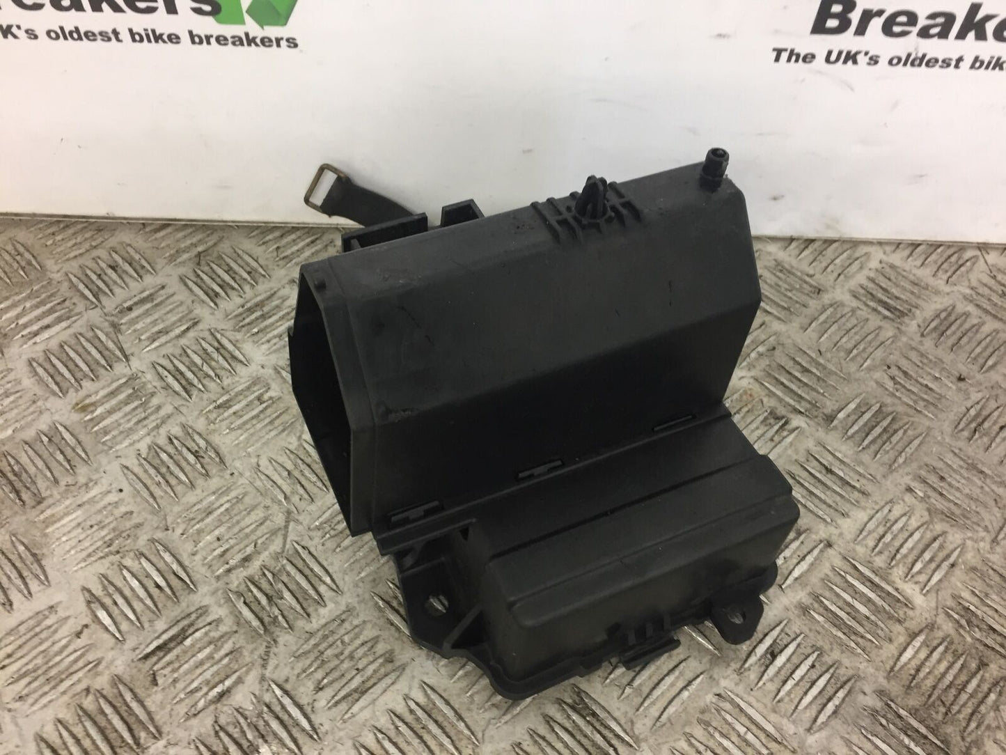 SUZUKI VAN VAN 125 BATTERY BOX YEAR 2005