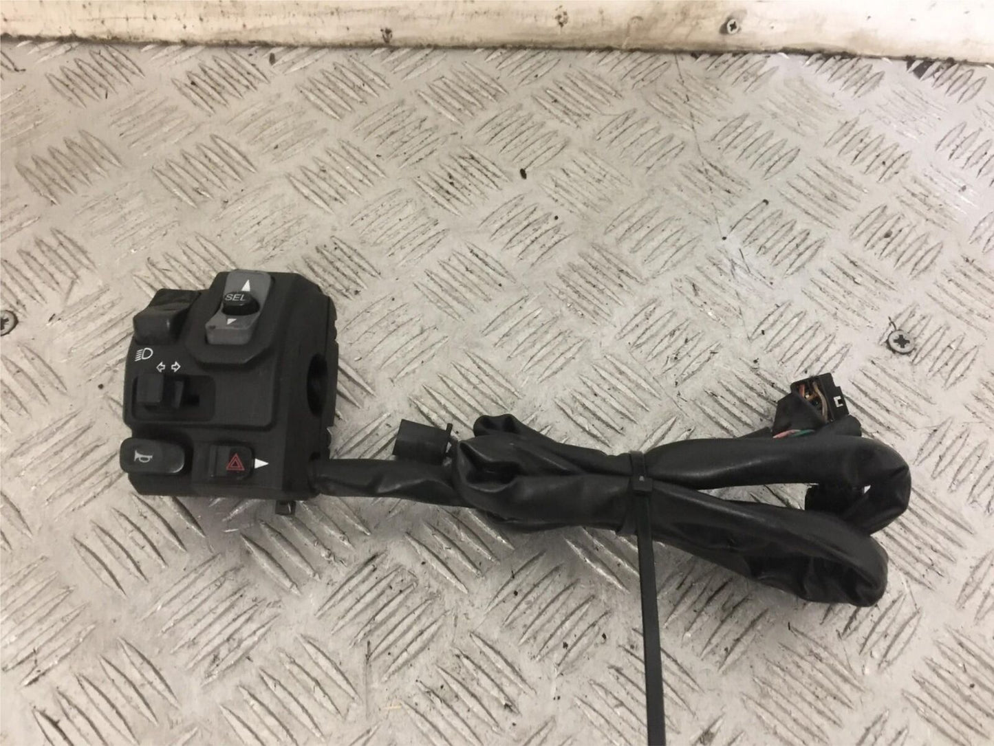 KAWASAKI VERSYS 1000 KLZ 1000 LEFT SWITCH GEAR YEAR 2015-18 (STOCK 817)