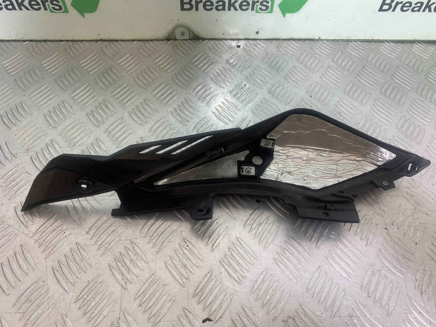 APRILIA SL750 SL 750 SHIVER LEFT SEAT PANEL YEAR 2008-2016 (CMB1242)