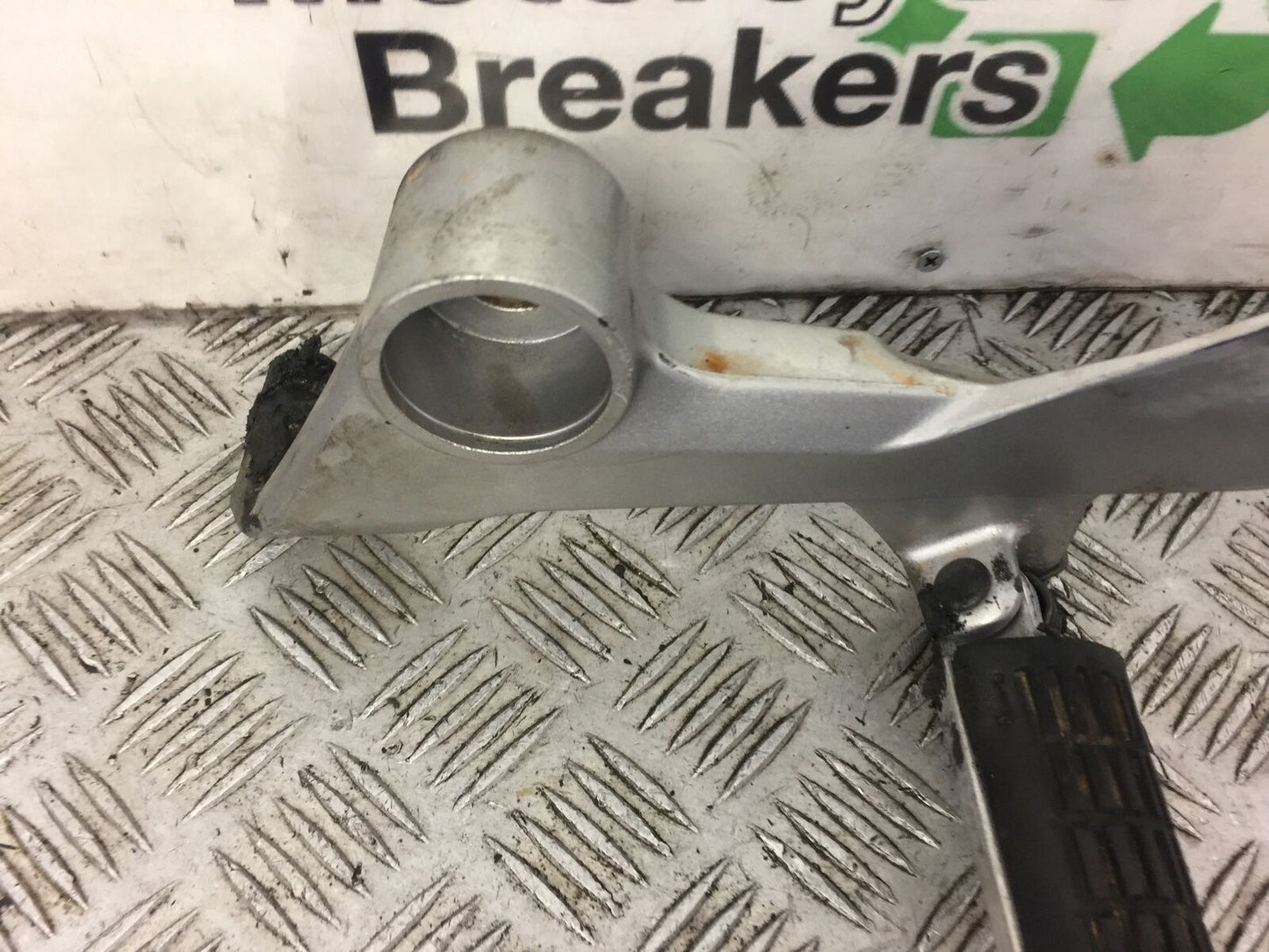 HONDA VFR800 VFR 800 PRE V-TEC FRONT LEFT HANGER YEAR 1998-2001 (STOCK 370)