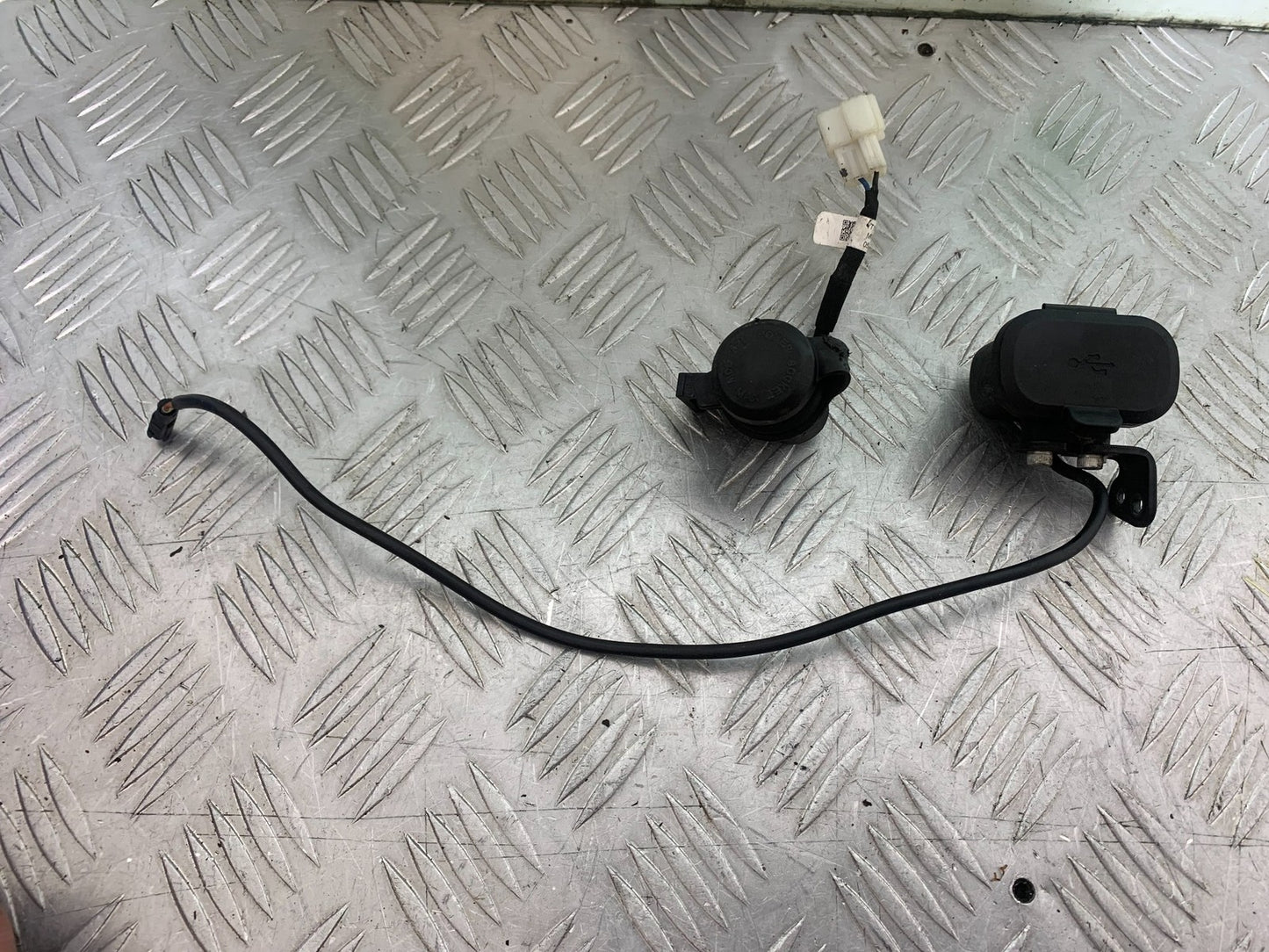 BSA 650 GOLD STAR USB AND POWER SOCKETS YEAR 2022-2025 (CMB1262)