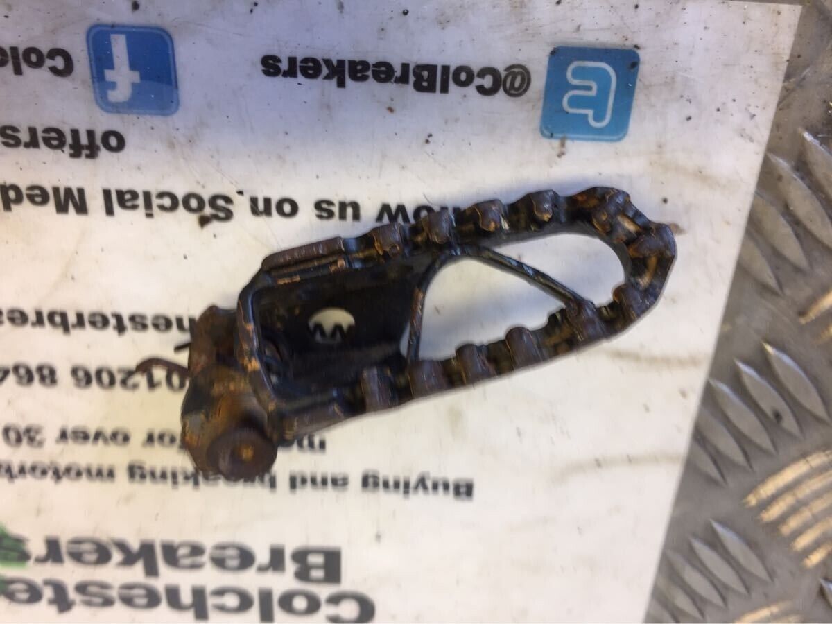 YAMAHA YZ125 YZ 125 FRONT RIGHT FOOTPEG YEAR 1990