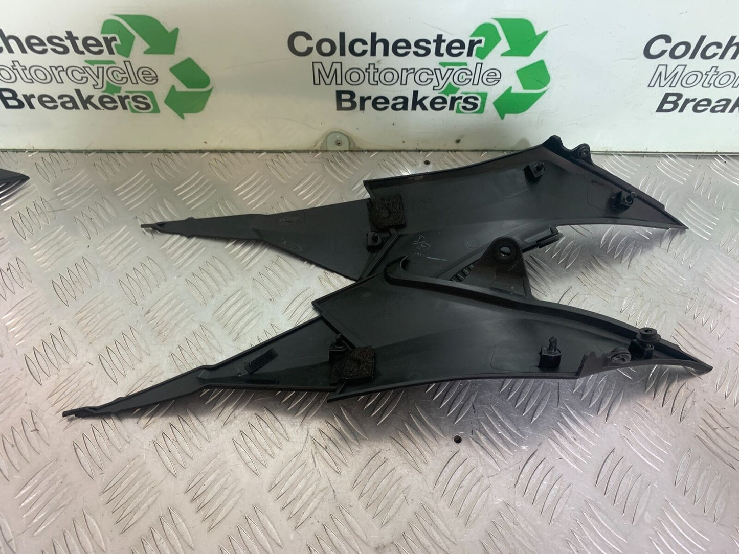 KAWASAKI Z800 Z 800 LEFT AND RIGHT INFILL PANELS YEAR 2013-2017 (CMB1059)
