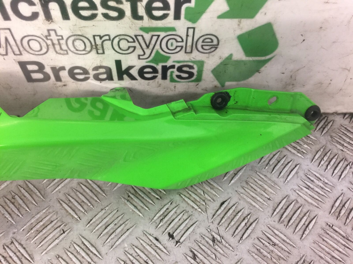 KAWASAKI NINJA 300 EX300 RIGHT SEAT PANEL YEAR 2017 (STOCK 492)