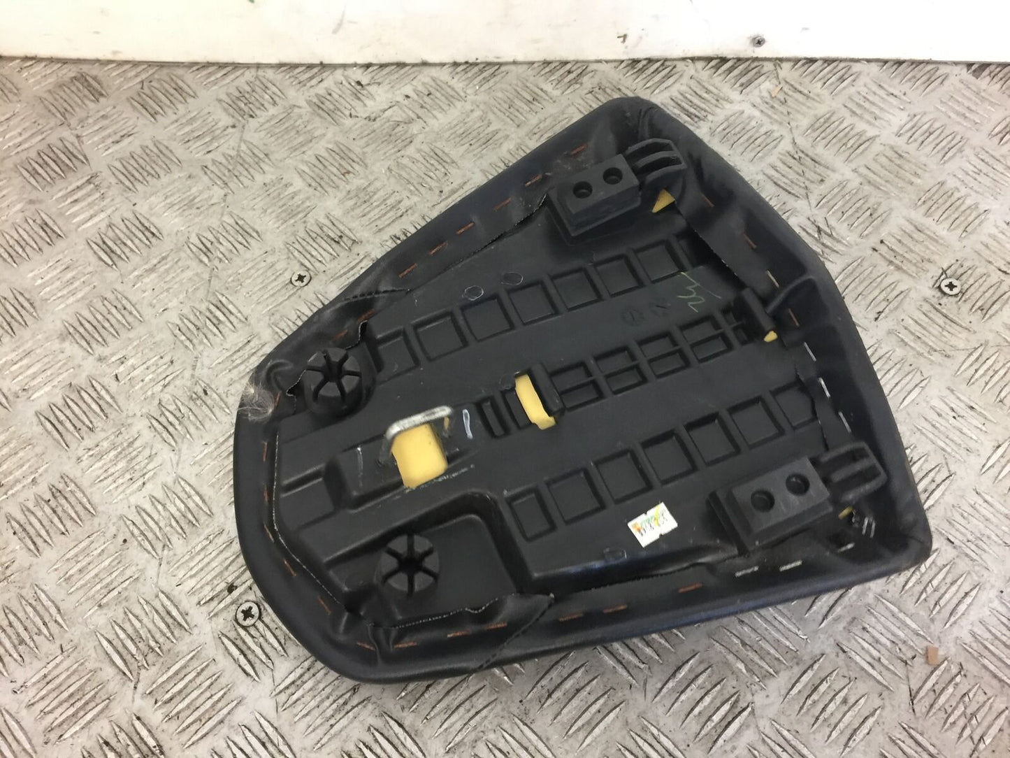 HONDA CBR125 CBR 125 REAR SEAT YEAR 2011-2017 (STOCK 334)