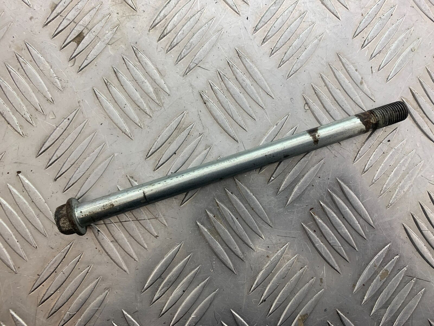 BLUROC LEGEND 125 SWINGARM SPINDLE YEAR 2022 (CMB1041)
