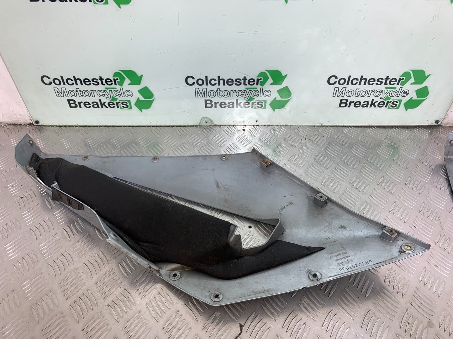APRILIA FUTURA RST 1000 RIGHT MIDDLE FAIRING PANEL YEAR 2001-2005 (CMB1033)