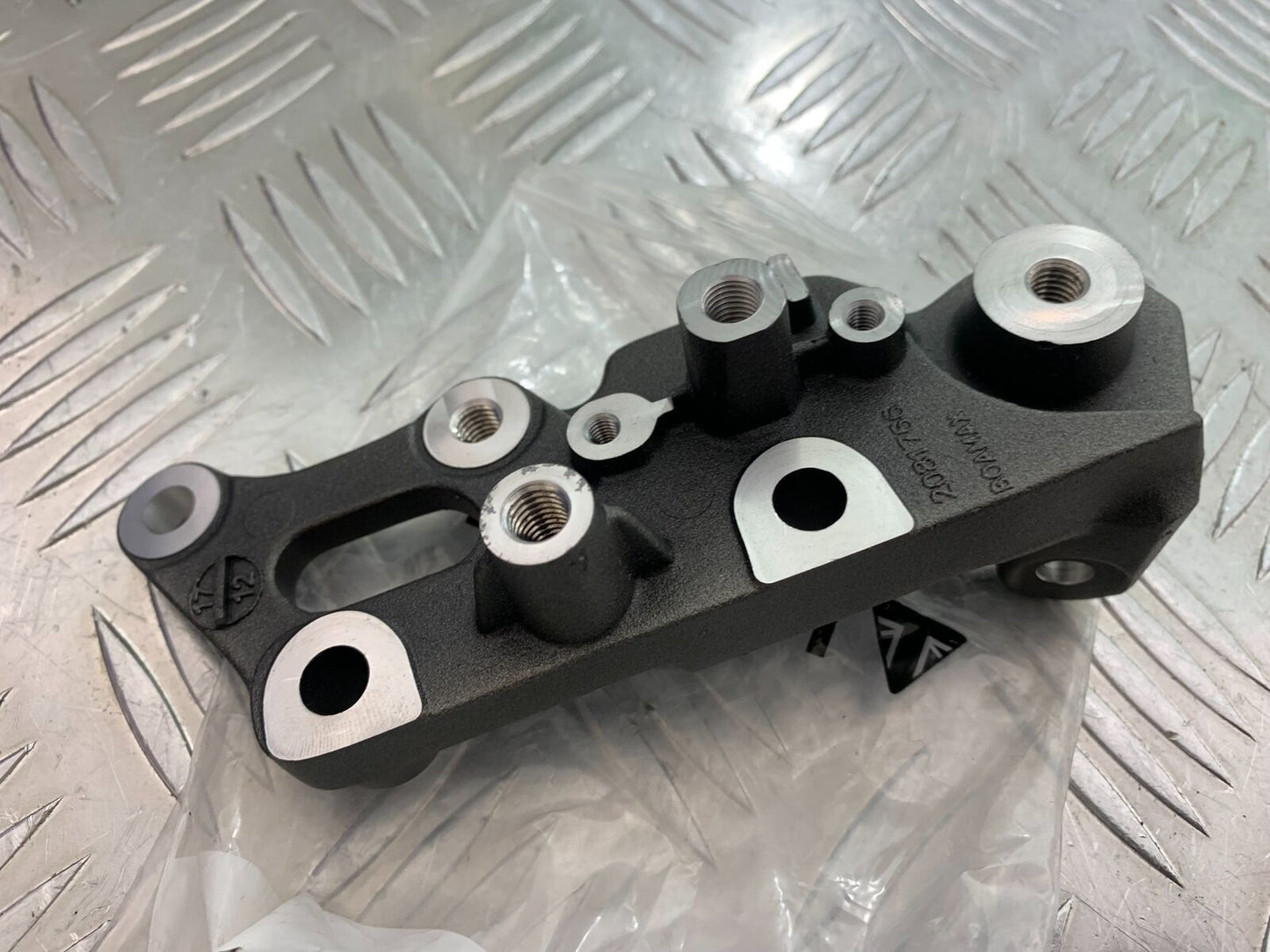 TRIUMPH 1050 SPEED TRIPLE RS FRONT RIGHT HANGER YEAR 2018-2020 (CMB1029)