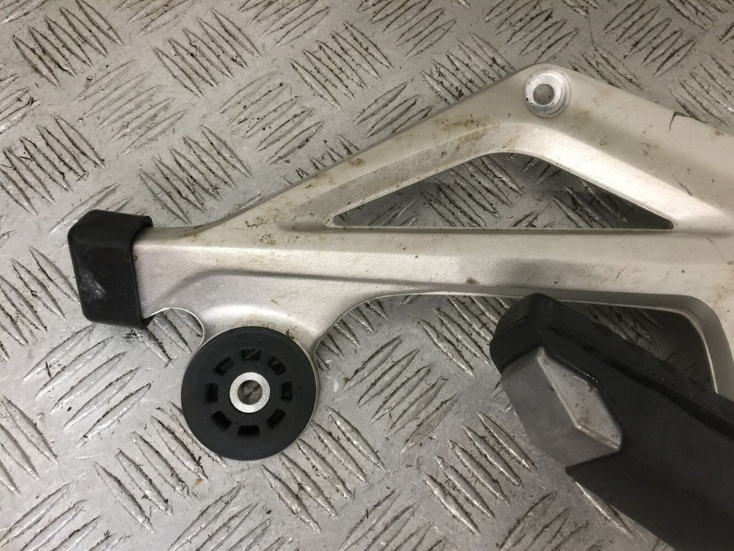 BMW R1250 R 1250 RT RIGHT REAR HANGER AND PEG YEAR 2023 (STOCK 907)