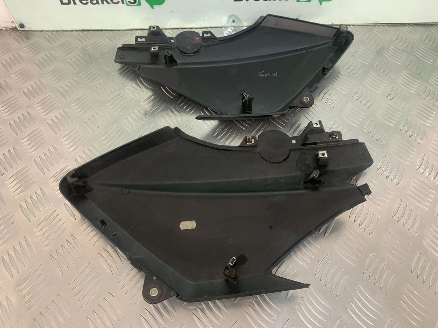 YAMAHA YP125 R X MAX LEFT & RIGHT SIDE FAIRINGS YEAR 2014 (STOCK 949)