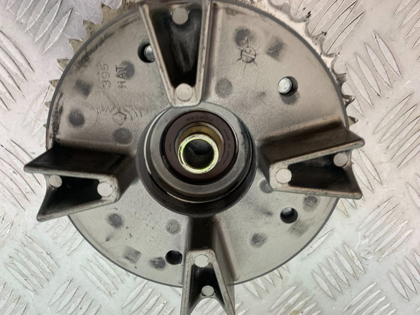 HONDA CBR1100 BLACKBIRD SPROCKET CARRIER YEAR 1999-2005 (CMB1103)