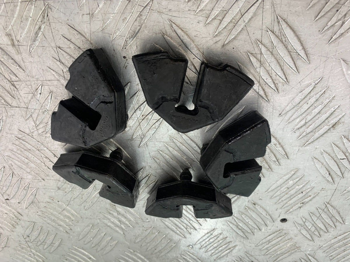 SUZUKI GSXR600 GSXR 600 SRAD CUSH DRIVE RUBBERS YEAR 1997-2000 (CMB1276)