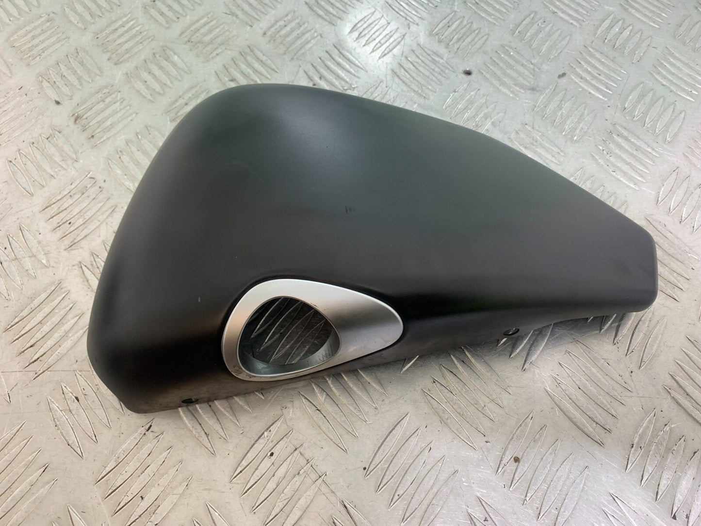 HARLEY DAVIDSON XL883 N IROD OIL TANK COVER YEAR 2020 (CMB1116)