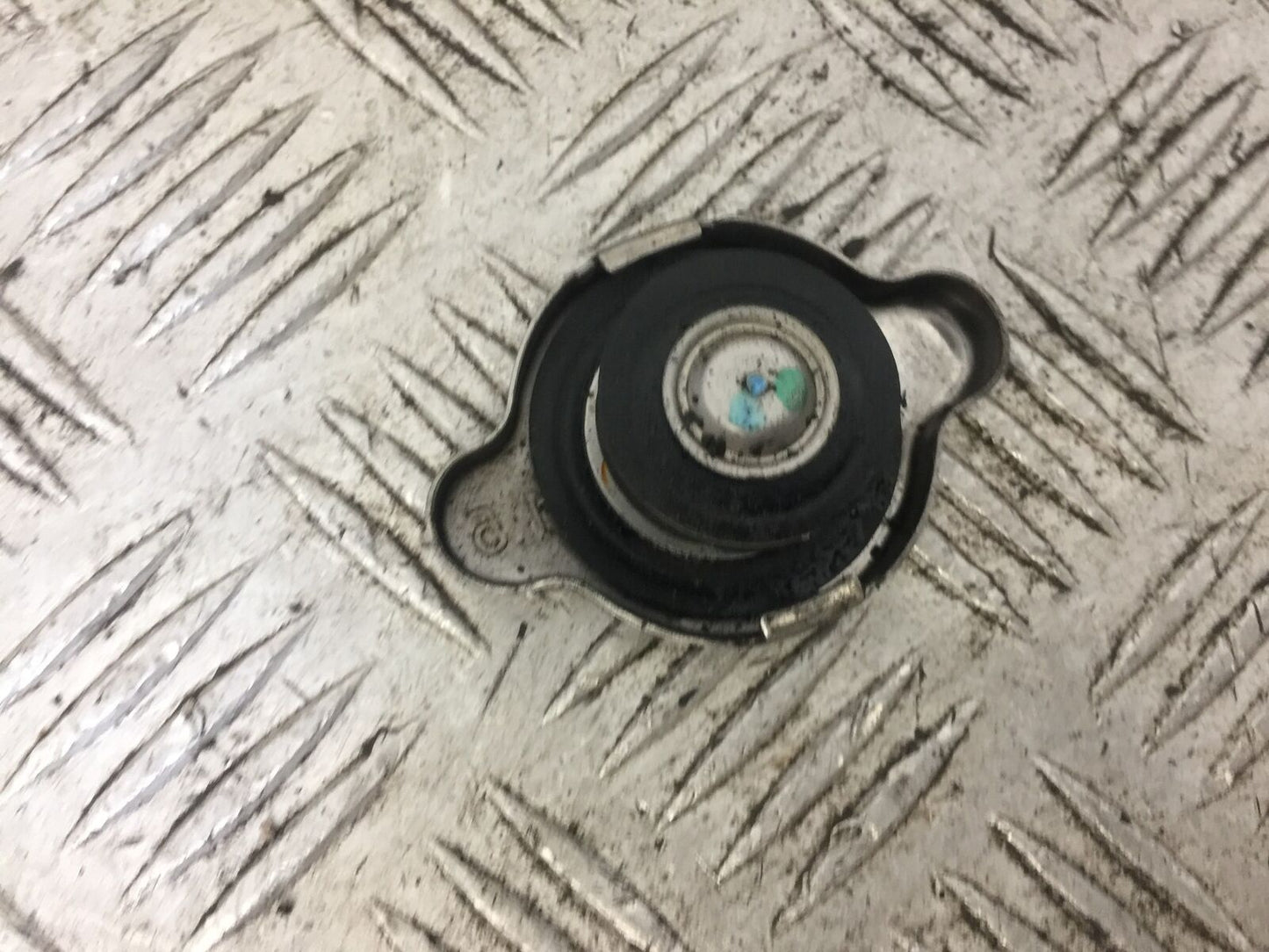 BMW R1200 GS TE EXCLUSIVE RADIATOR CAP YEAR 2018 (STOCK 702)