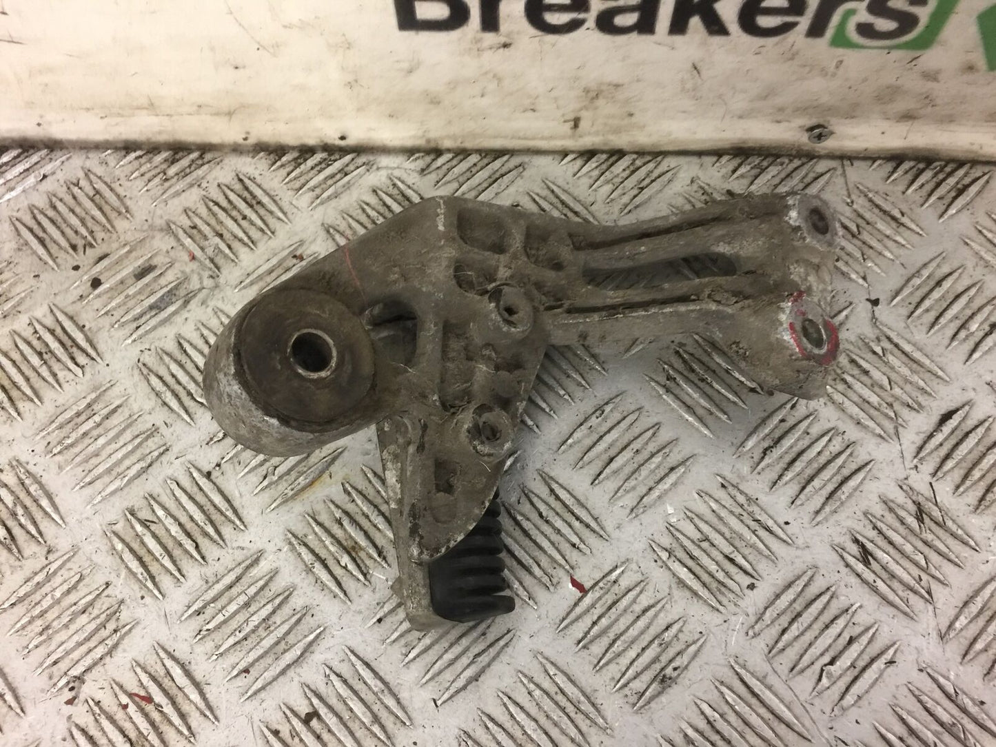 YAMAHA XJ900 XJ 900 DIVERSION RIGHT REAR HANGER YEAR 1994-2002 STOCK 488)