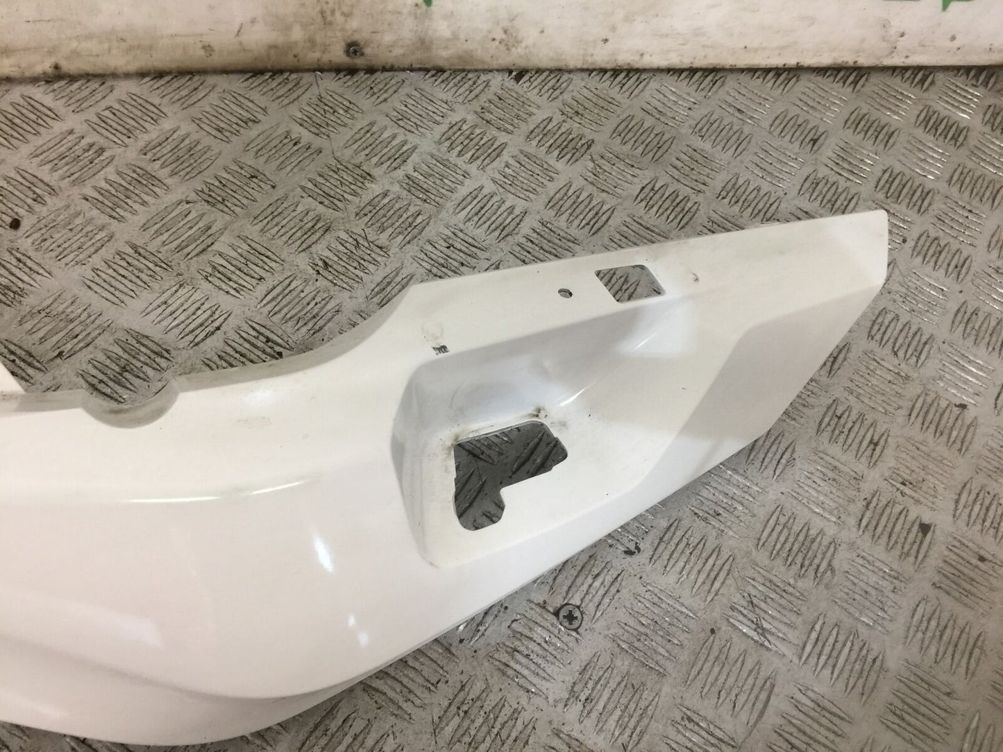 BMW R1250 R 1250 RT LEFT SEAT PANEL YEAR 2023 (STOCK 907)