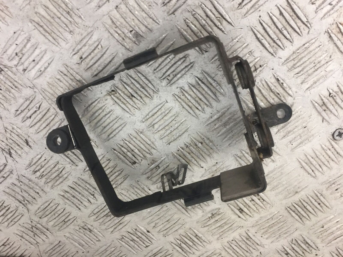 SUZUKI GZ125 GZ 125 MARAUDER BATTERY TRAY YEAR 1998 2002 (STOCK 652)