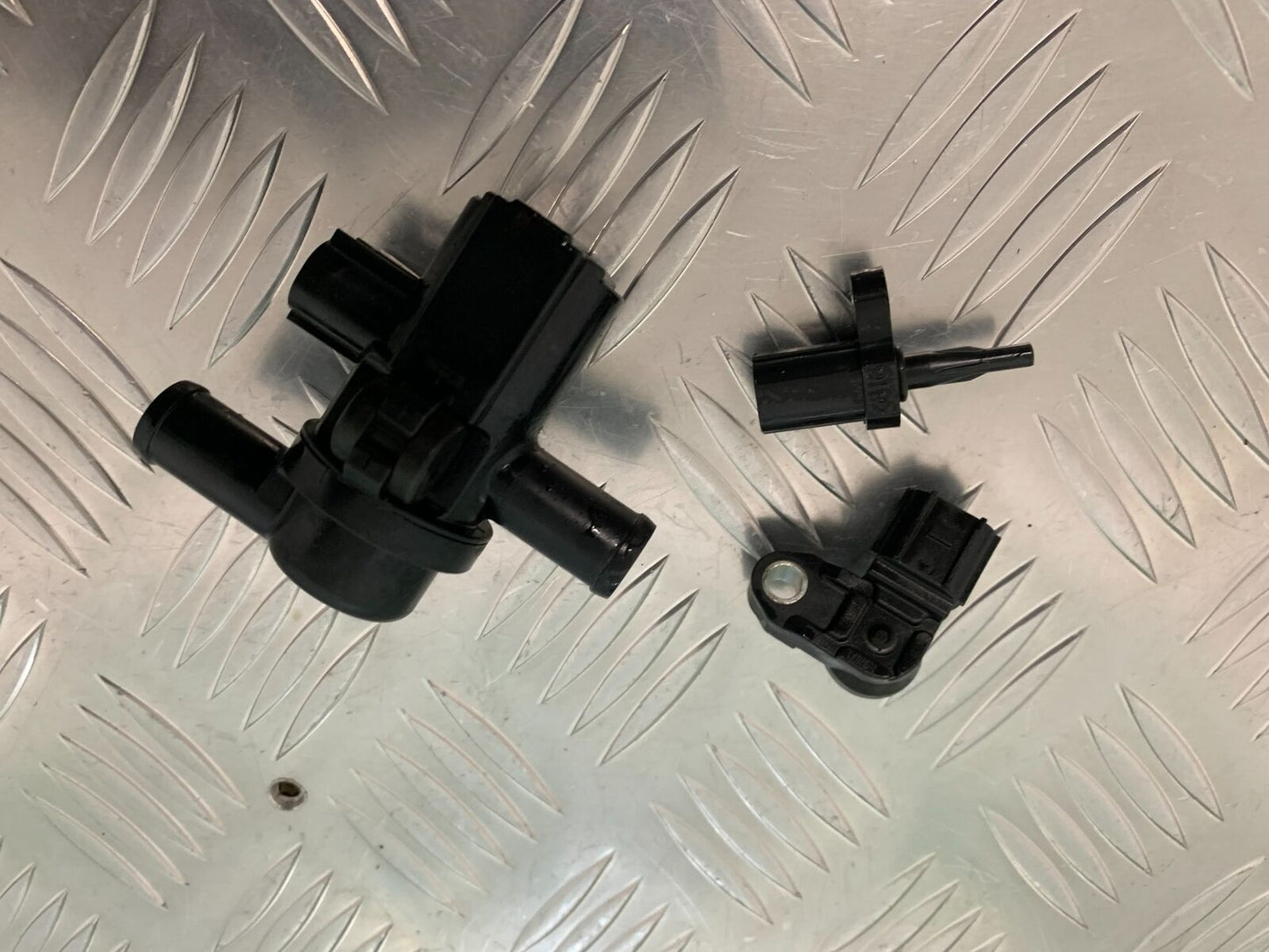 TRIUMPH SPEED TRIPLE R 1050 AIR VALVES SENSORS YEAR 2014 (STOCK 934)