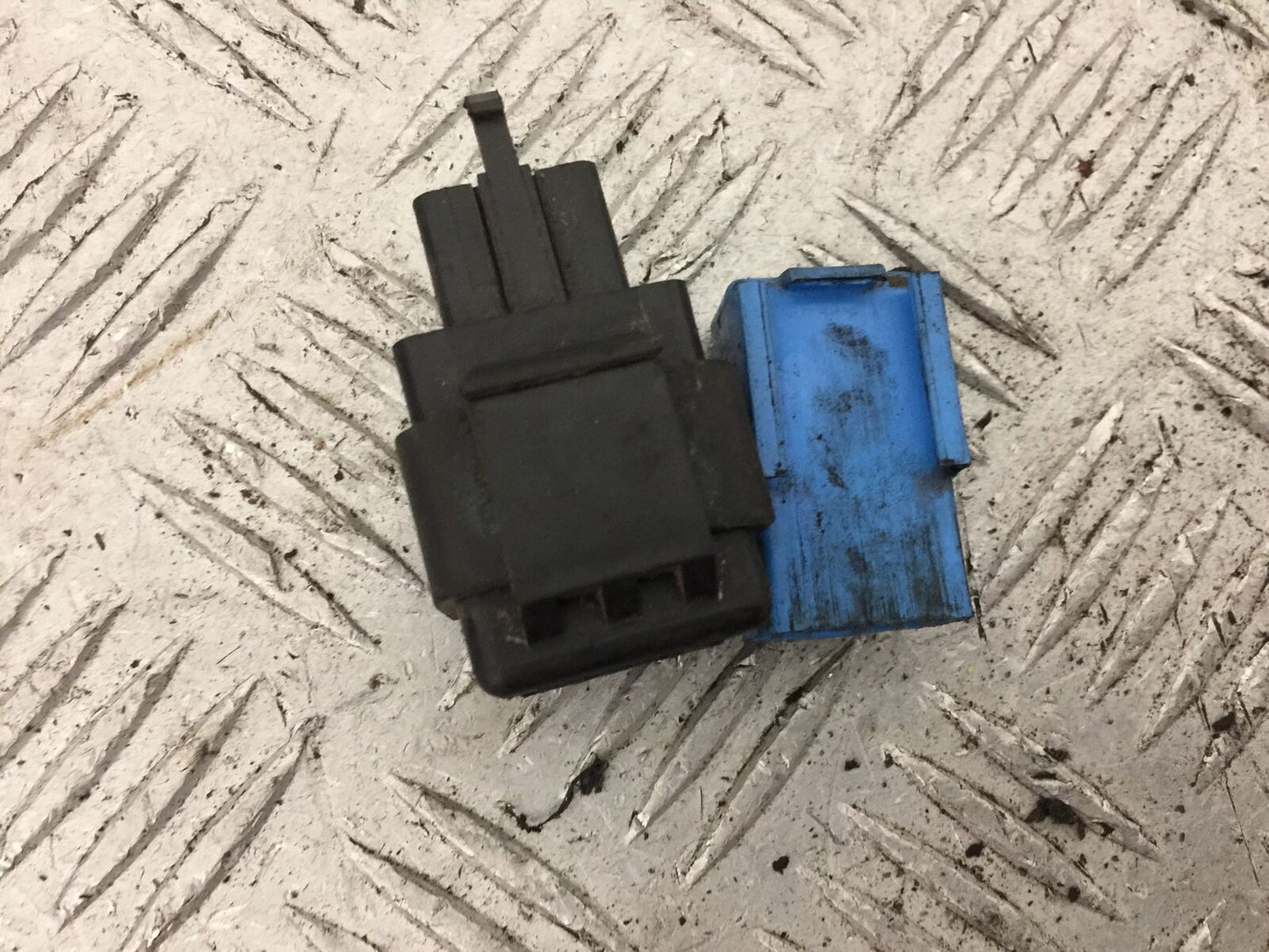 YAMAHA XVS 650 DRAGSTAR MAIN RELAYS YEAR 1996-2006 (STOCK 883)