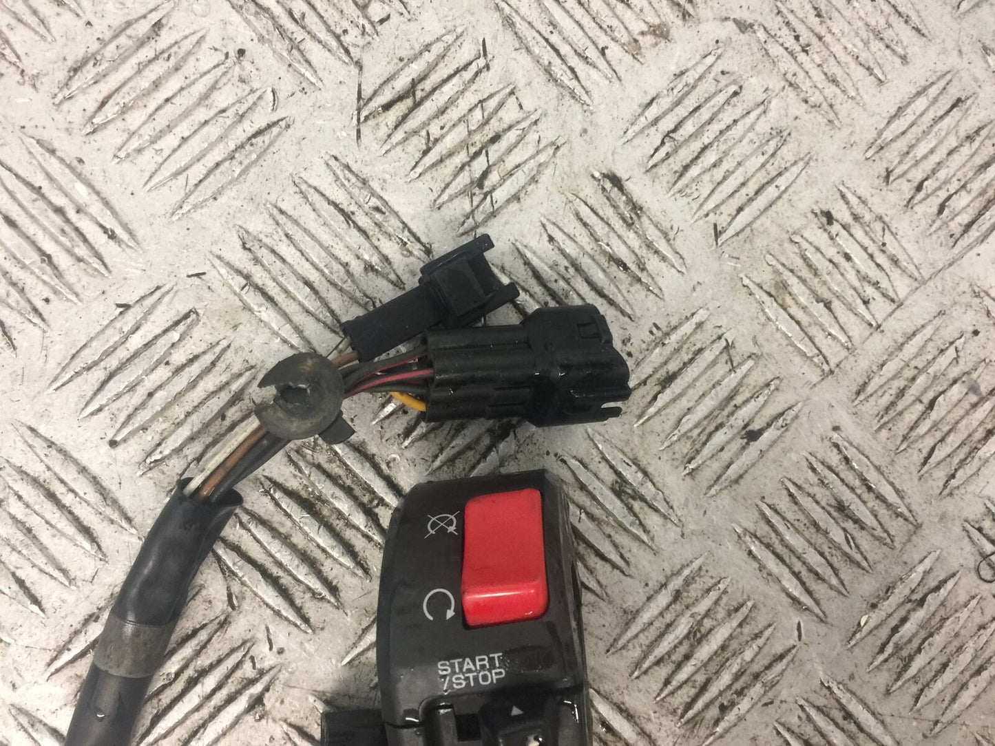 KAWASAKI ZX6R ZX6 R C1H RIGHT SWITCH GEAR YEAR 2005 2006 (STOCK 774)