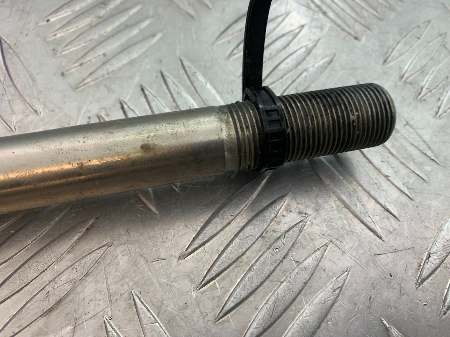 BENELLI LEONCINO 500 TRIAL FRONT WHEEL SPINDLE YEAR 2020 (CMB1106)
