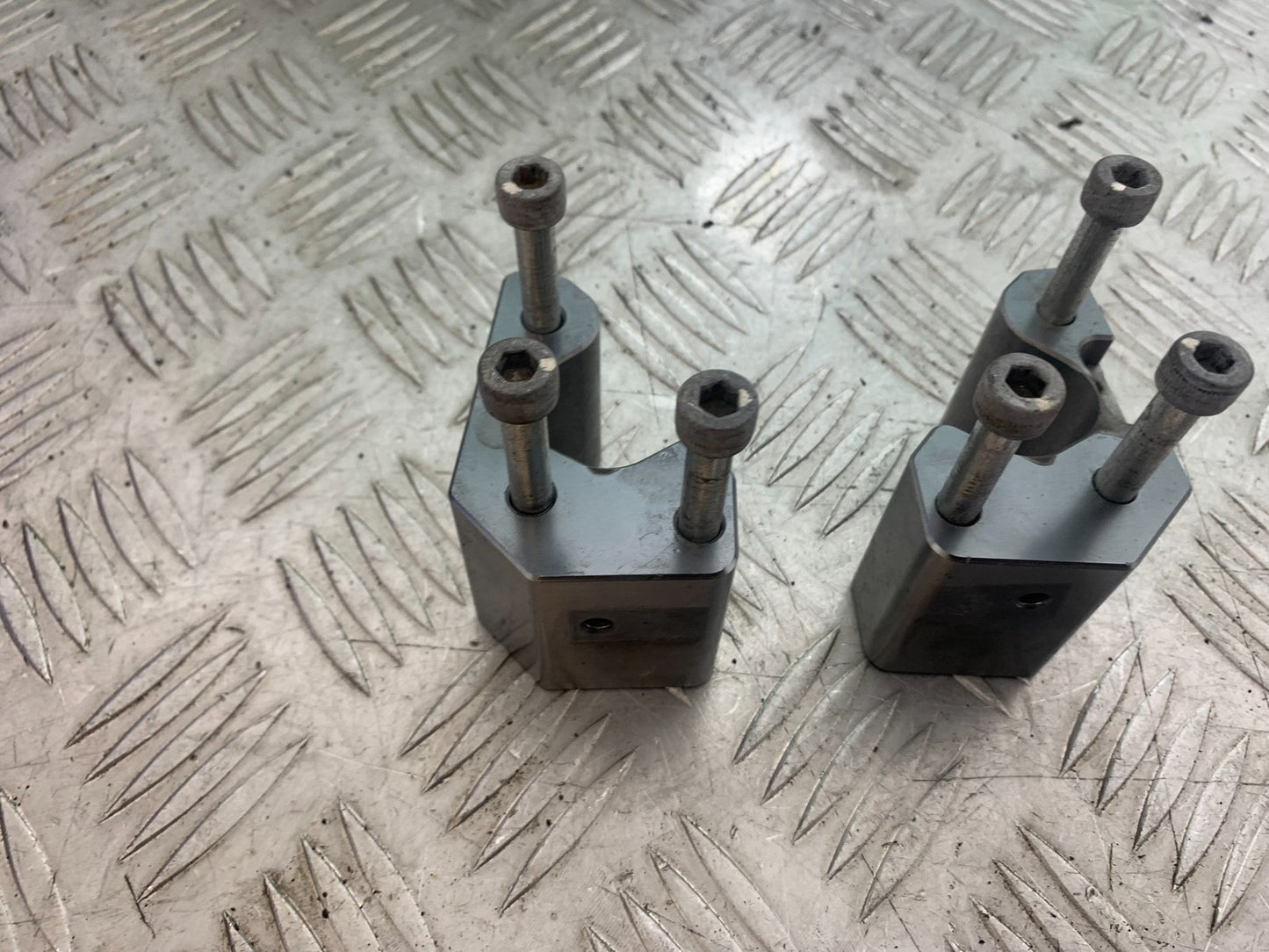 KAWASAKI GTR1400 GTR 1400 HANDLEBAR RISERS YEAR 2007-2009 (CMB1174)