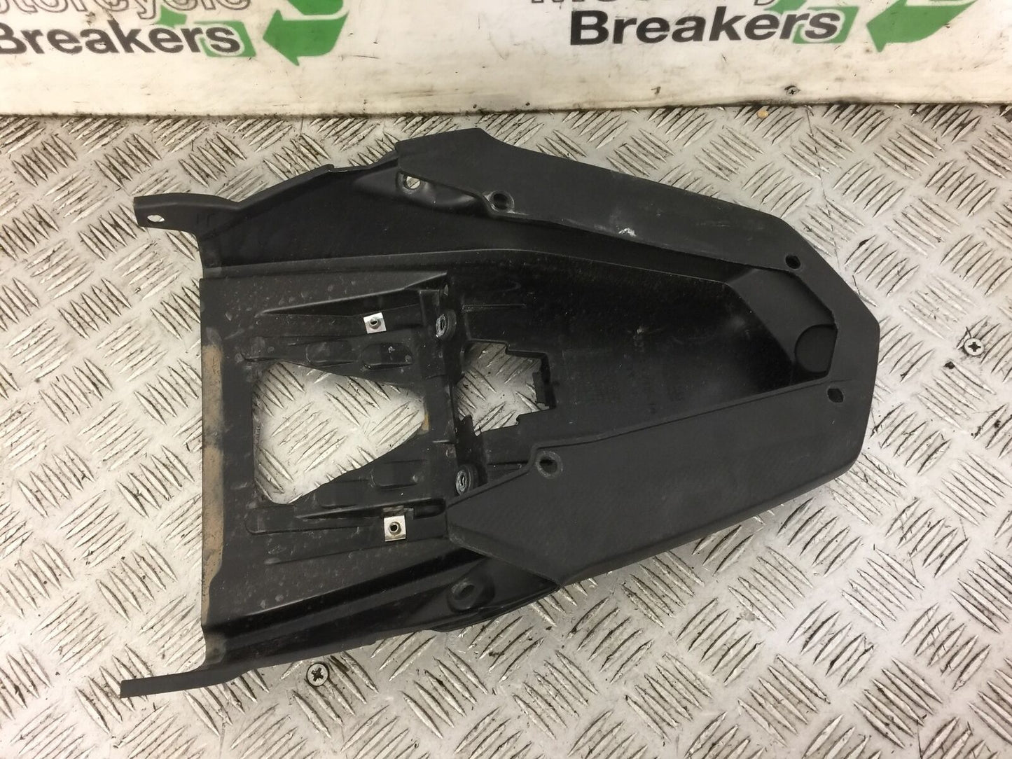 YAMAHA MT 125 MT125 UNDERTRAY YEAR 2014-2019 ABS (STOCK 477)