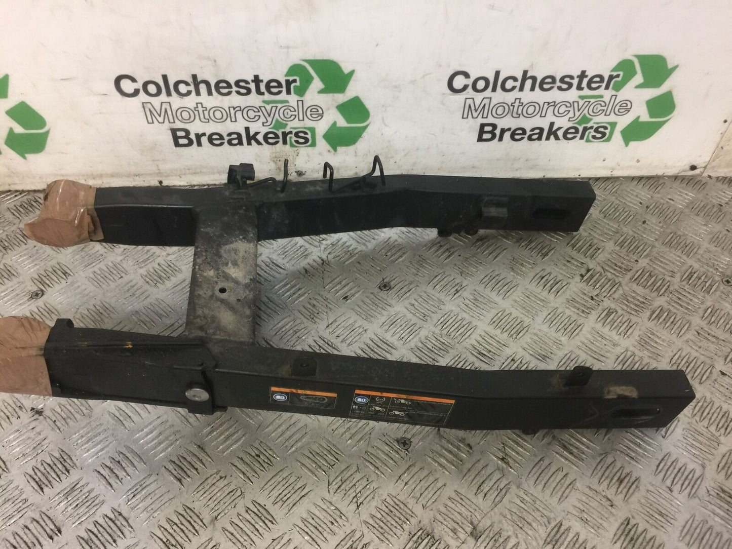 KAWASAKI Z400 Z 400 SWINGARM YEAR 2019 (STOCK 672)