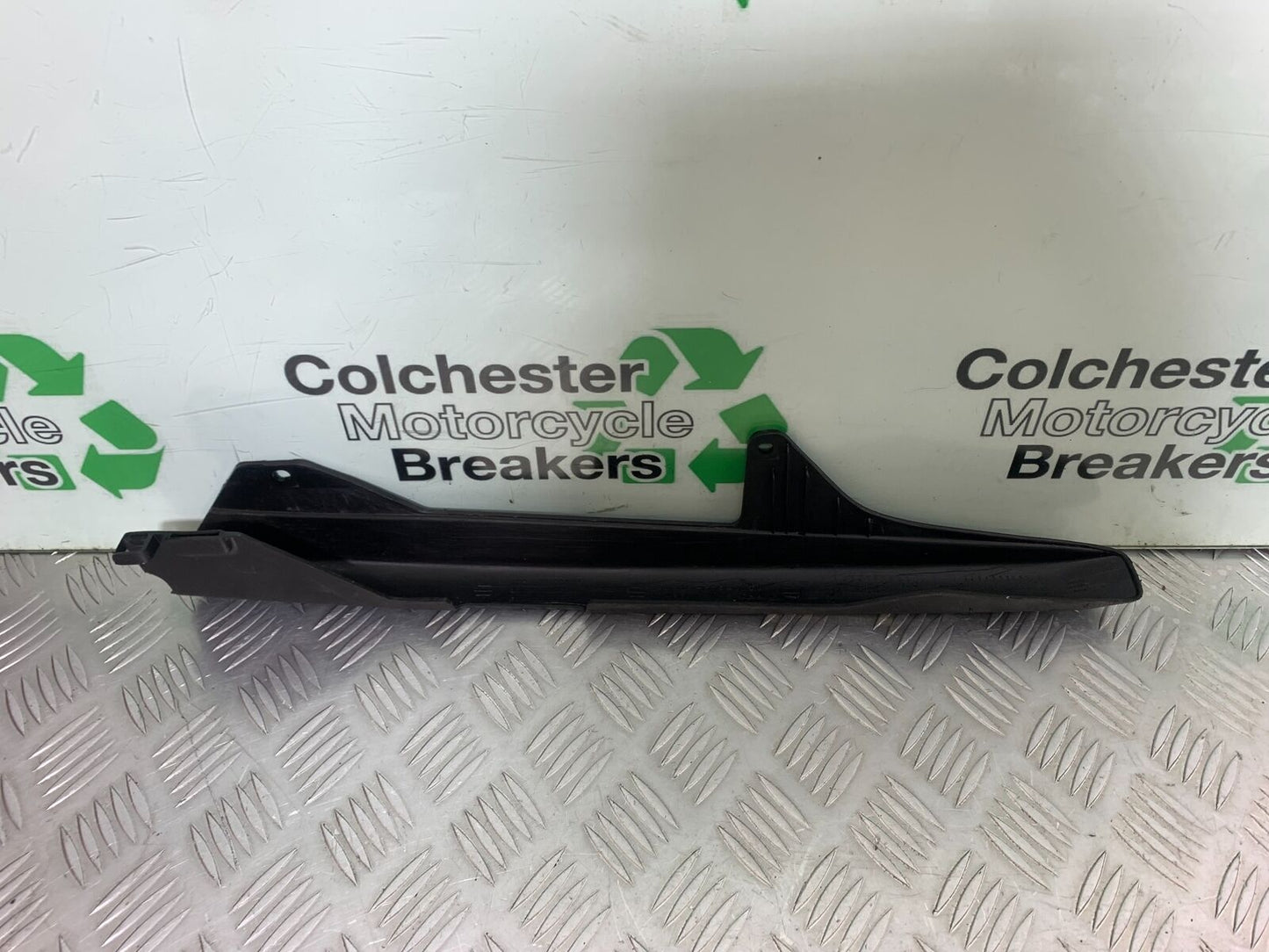 HONDA CBR1100 BLACKBIRD CHAIN GUARD YEAR 1999-2005 (CMB1103)