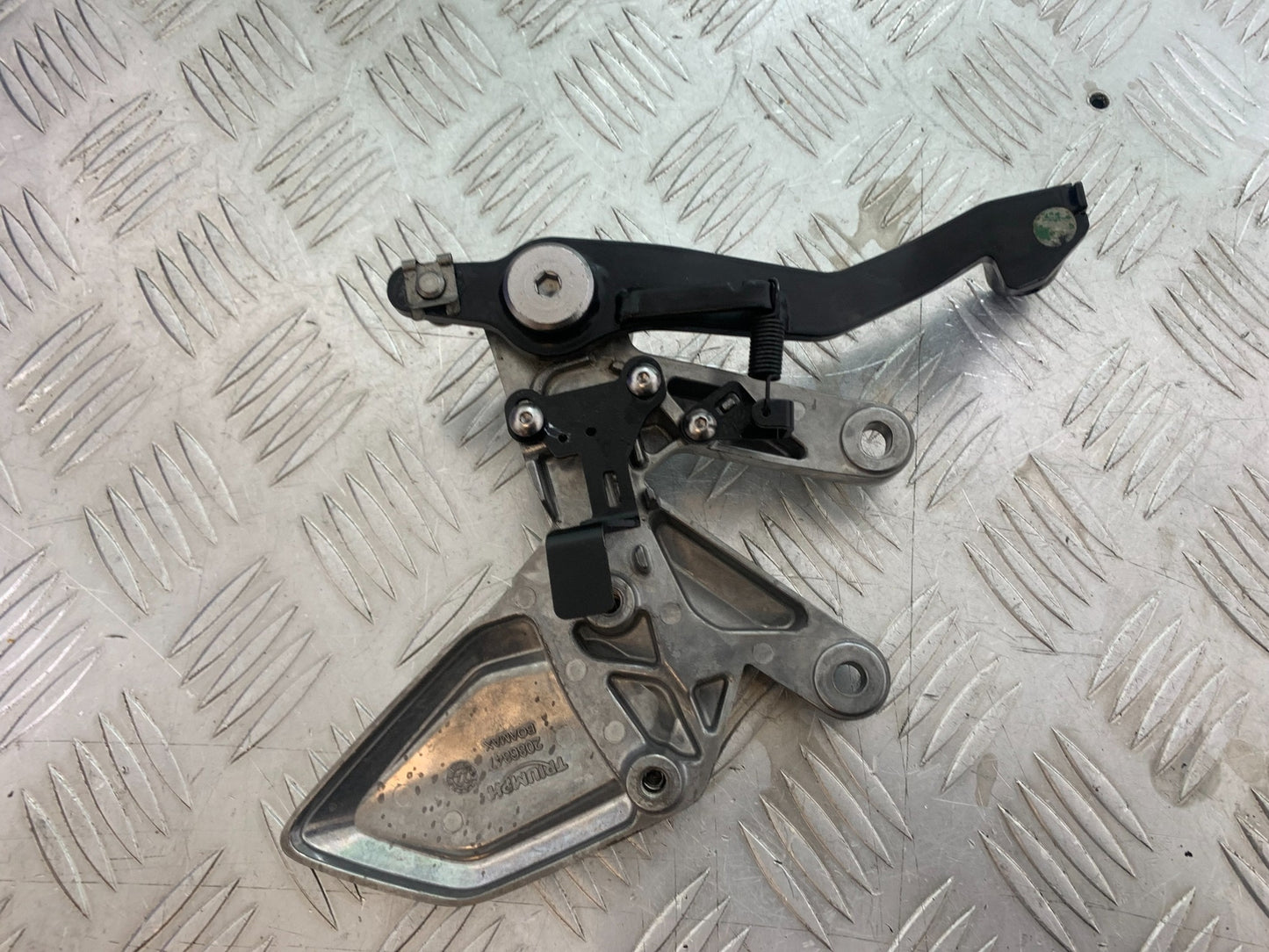 TRIUMPH TRIDENT 660 FRONT RIGHT HANGER YEAR 2021-2024 (CMB1148)