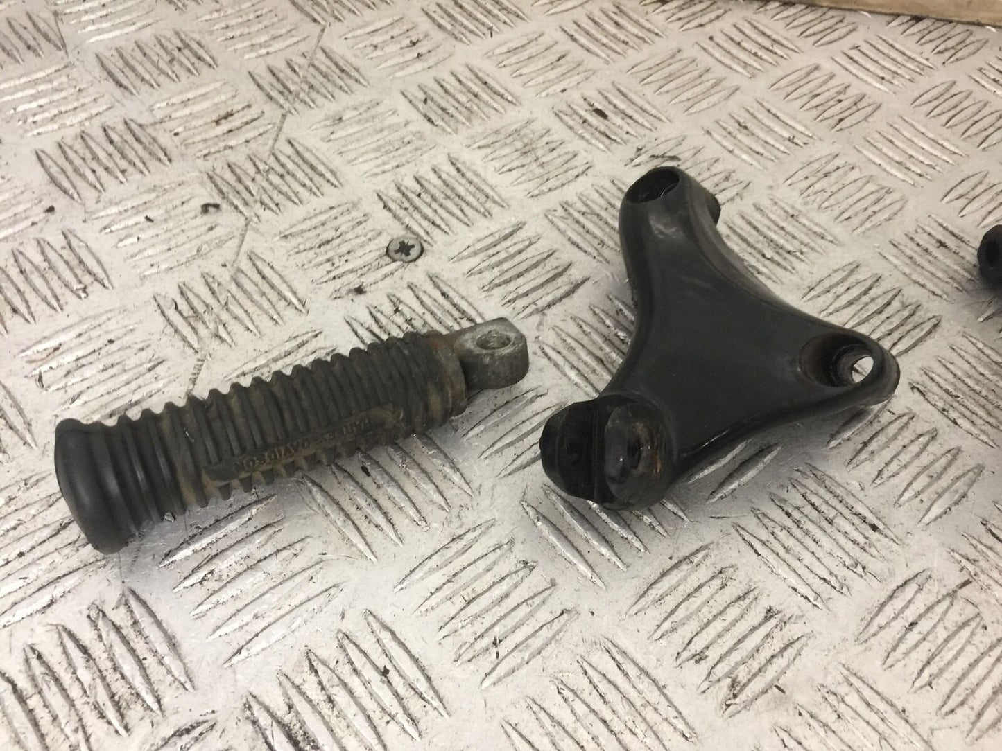 HARLEY DAVIDSON XL1200 SPORTSTER FOOTPEGS YEAR 2006 (STOCK 751)