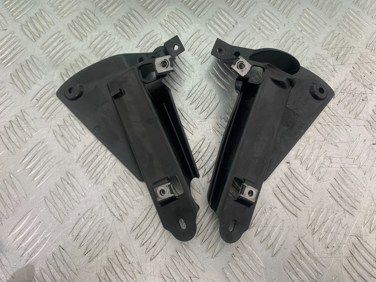 TRIUMPH 675 STREET TRIPLE RX LEFT AND RIGHT RADIATOR INFILLS 2015- 17 (CMB1299)