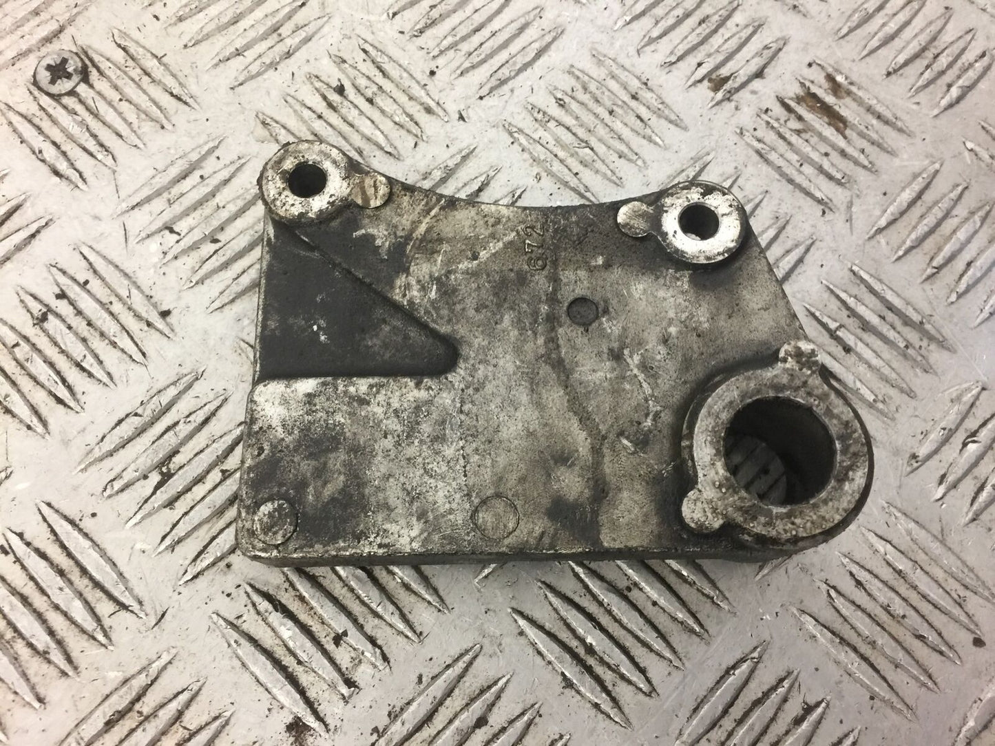 KAWASAKI ZX6R ZX6 F REAR CALIPER BRACKET YEAR 1995 1997 (STOCK 519)