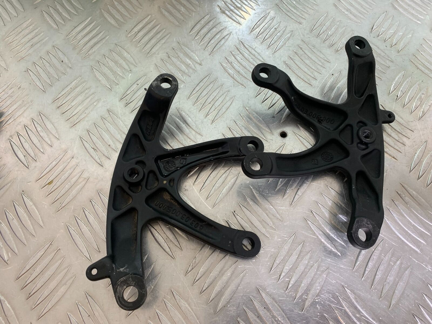 KTM 1290 SUPER DUKE ENGINE BRACKETS YEAR 2014-2016 (CMB1006)