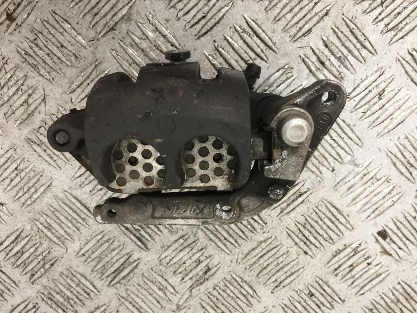 TRIUMPH 900 STREET SCRAMBLER FRONT CALIPER YEAR 2018 (STOCK 896)