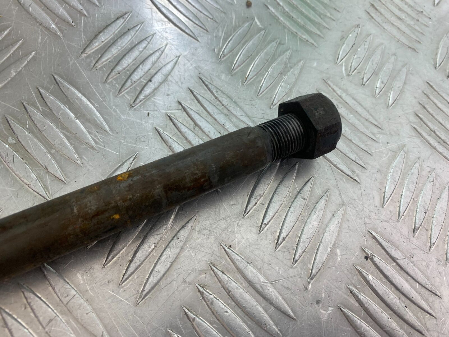 HONDA CBR600 CBR 600 F2 REAR WHEEL SPINDLE YEAR 1991-1993 (CMB1114)
