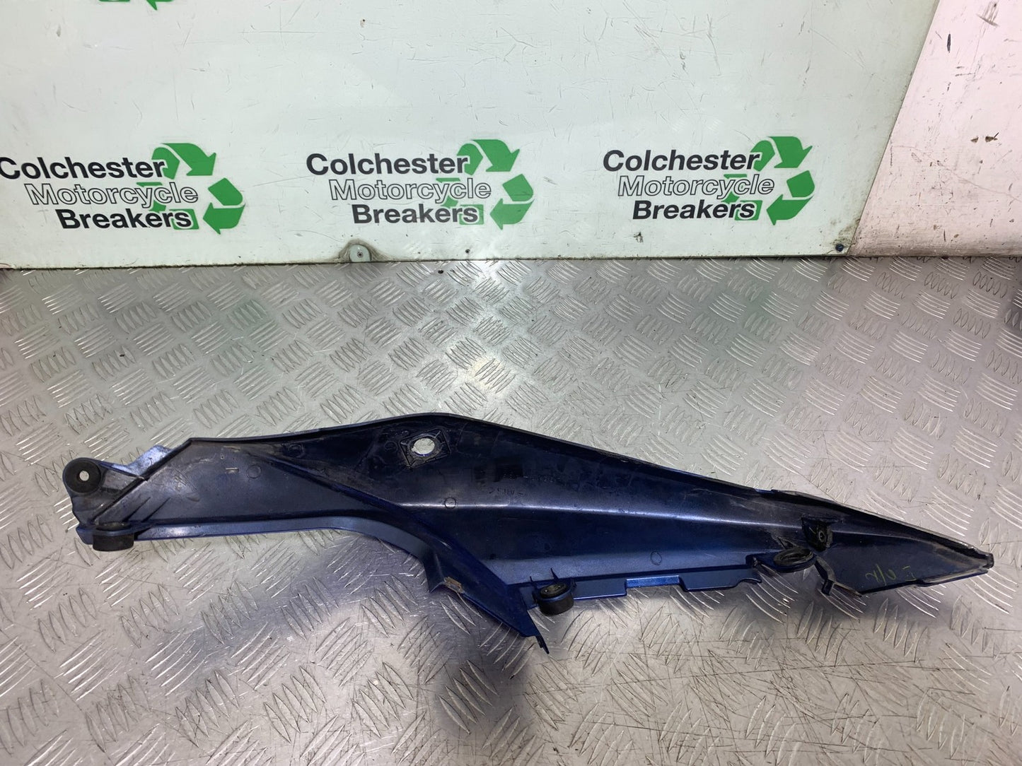 SUZUKI SV1000 SV 1000 LEFT SEAT PANEL YEAR 2003-2007 (CMB1293)