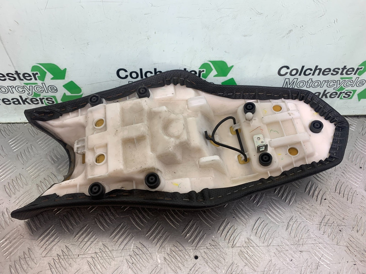 YAMAHA XJ6 XJ6-S SEAT YEAR 2009-2015 (CMB1212)