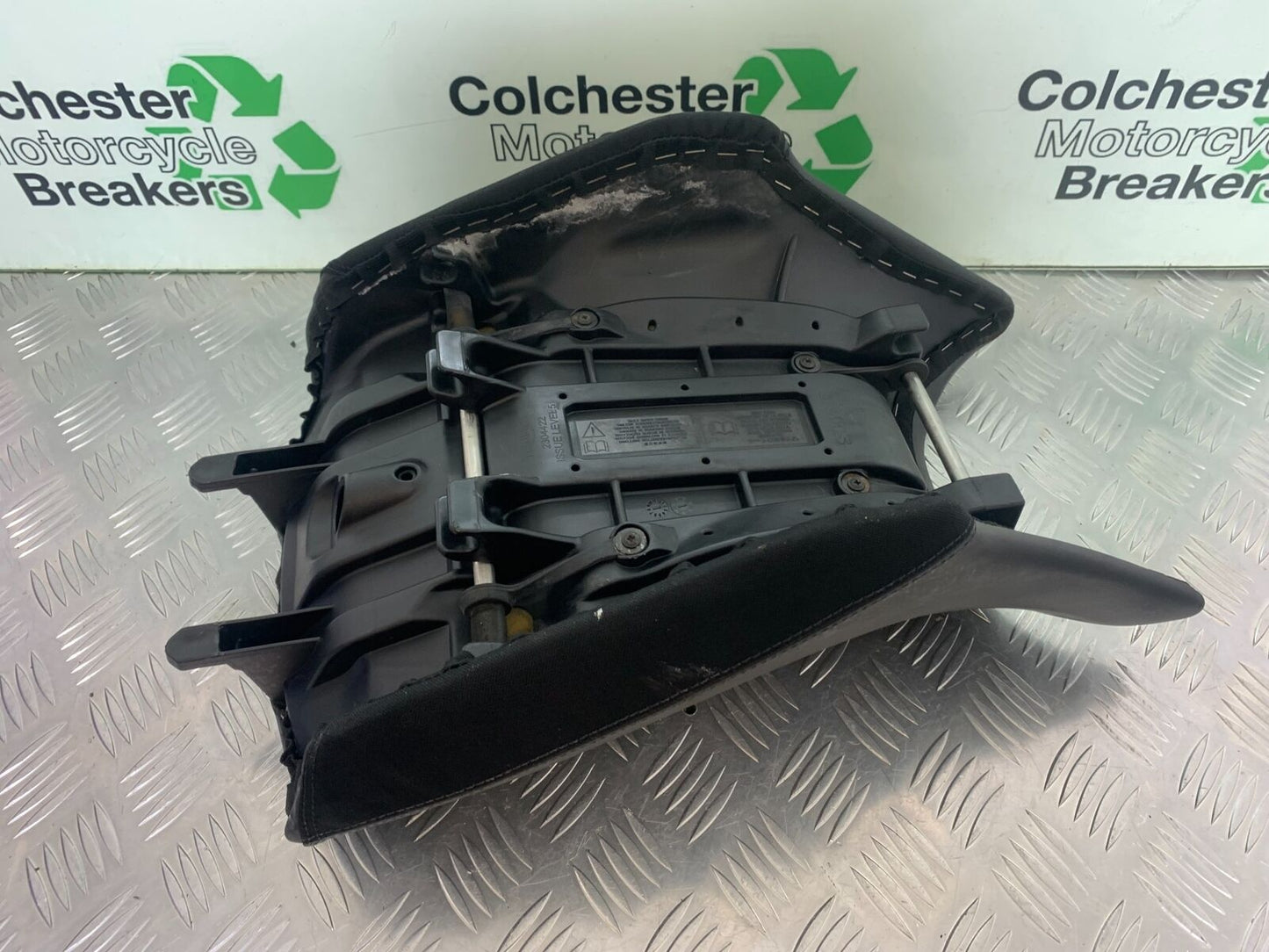 TRIUMPH TIGER 1200 EXPLORER FRONT SEAT YEAR 2012-2015 (STOCK 992)