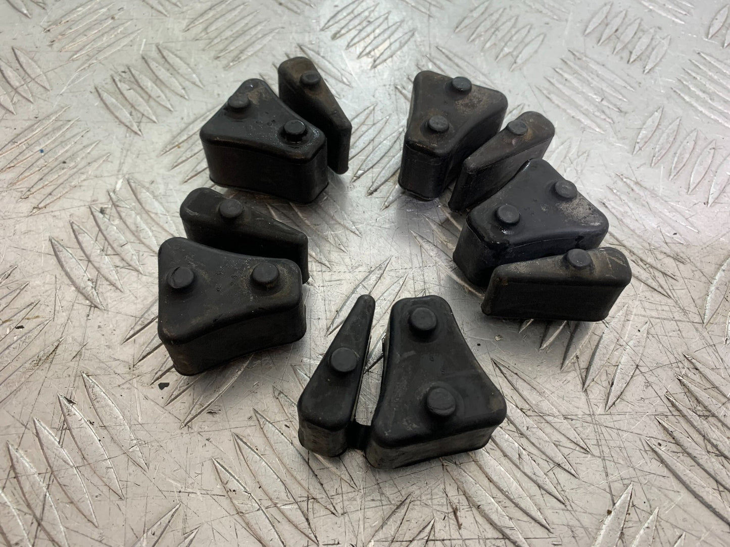 HONDA CBF500 CBF 500 CUSH DRIVE RUBBERS YEAR 2004-2008 (CMB1294)