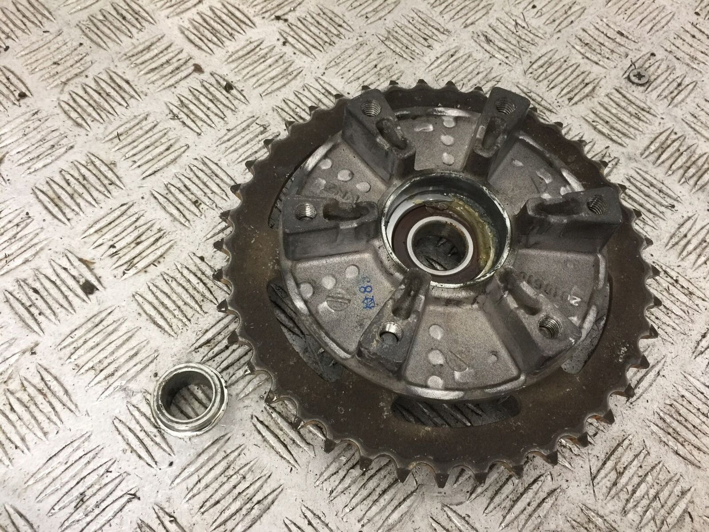 TRIUMPH 900 STREET SCRAMBLER SPROCKET CARRIER YEAR 2018 (STOCK 896)