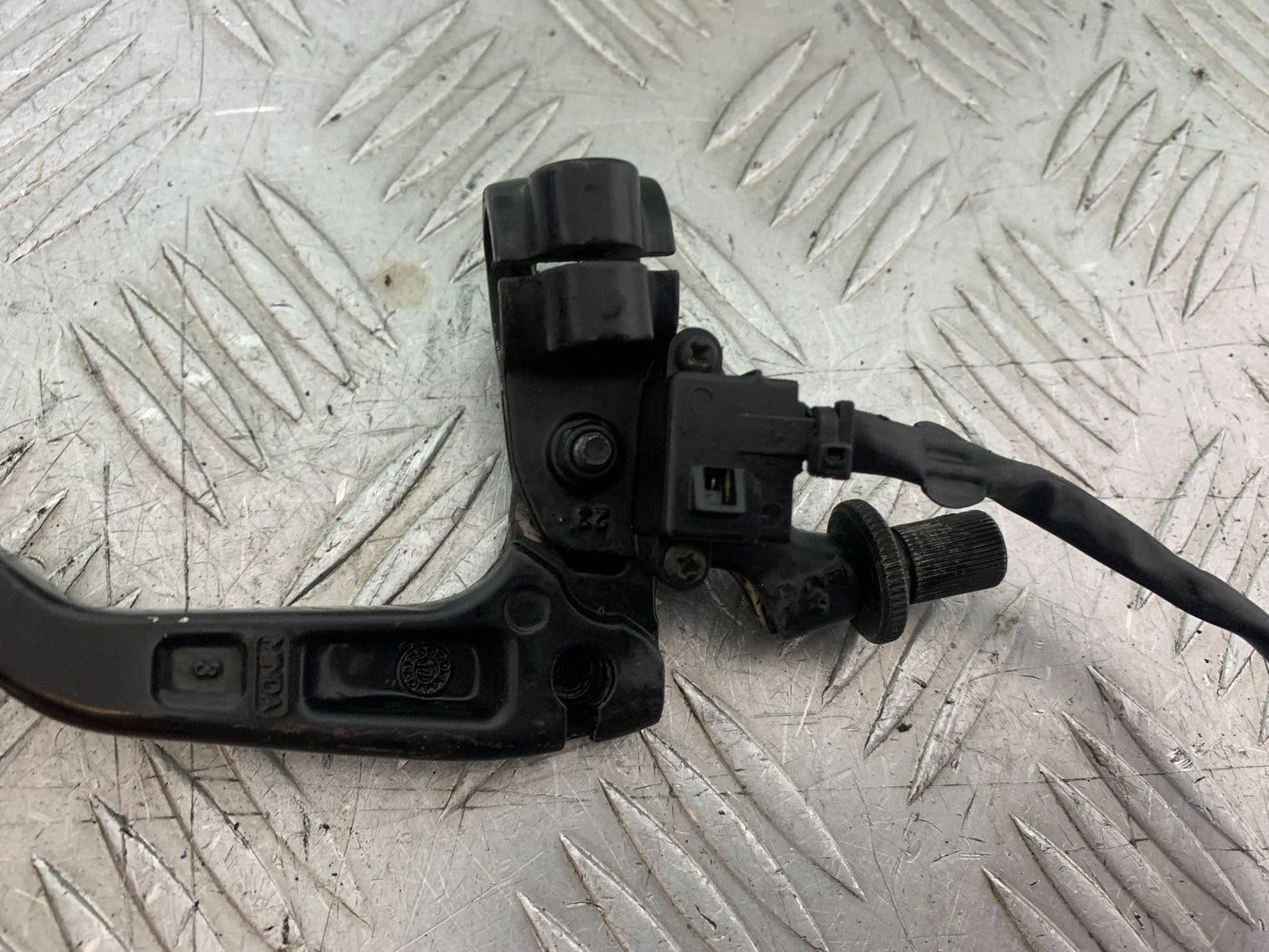 KTM DUKE 125 CLUTCH LEVER AND BRACKET YEAR 2012-2016 (CMB1317)