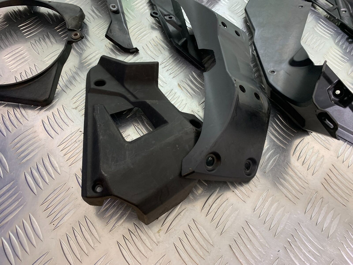 TRIUMPH TIGER 1200 EXPLORER INFILLS PANELS YEAR 2012-2015 (STOCK 992)
