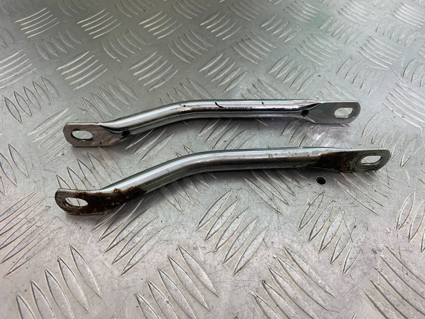 MUTT GT-SS 125 GRAB RAILS YEAR 2020- 2024 (CMB1085)