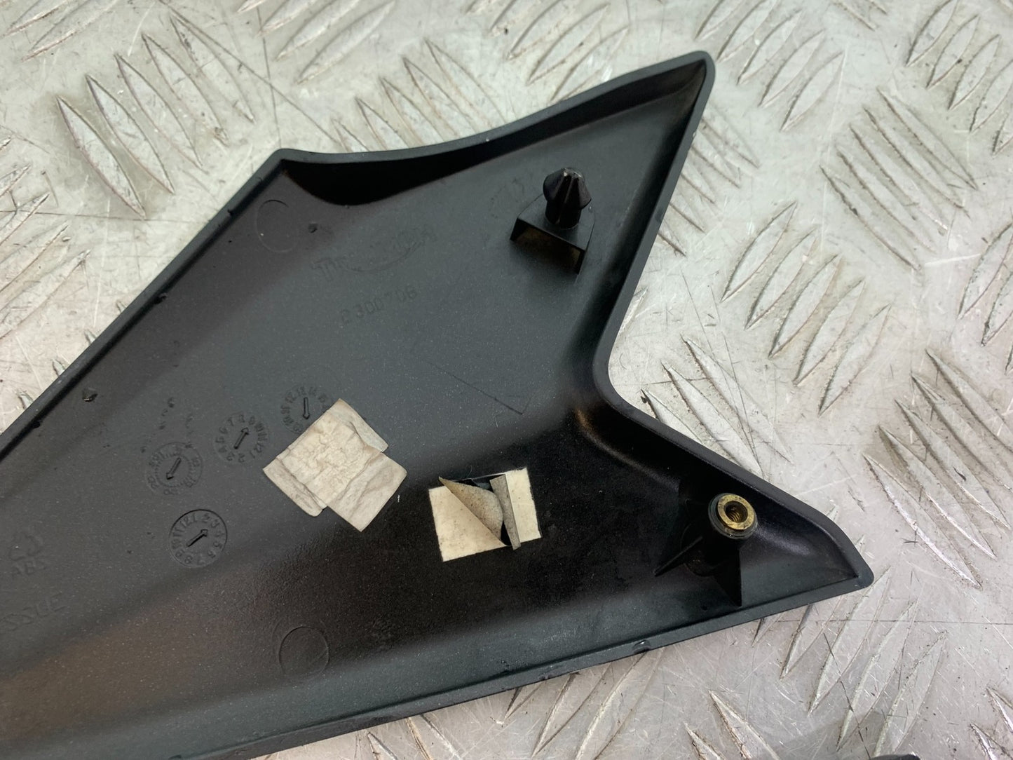 TRIUMPH SPEED TRIPLE R 1050 LEFT AND RIGHT SIDE INFILL PANELS 2009 (CMB1183)
