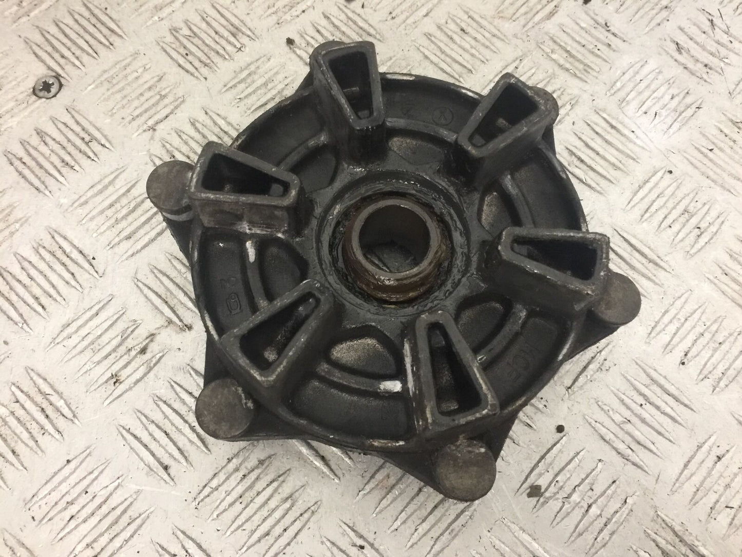 HONDA CBR600 CBR 600 RR SPROCKET CARRIER YEAR 2003-2004 (STOCK 834)