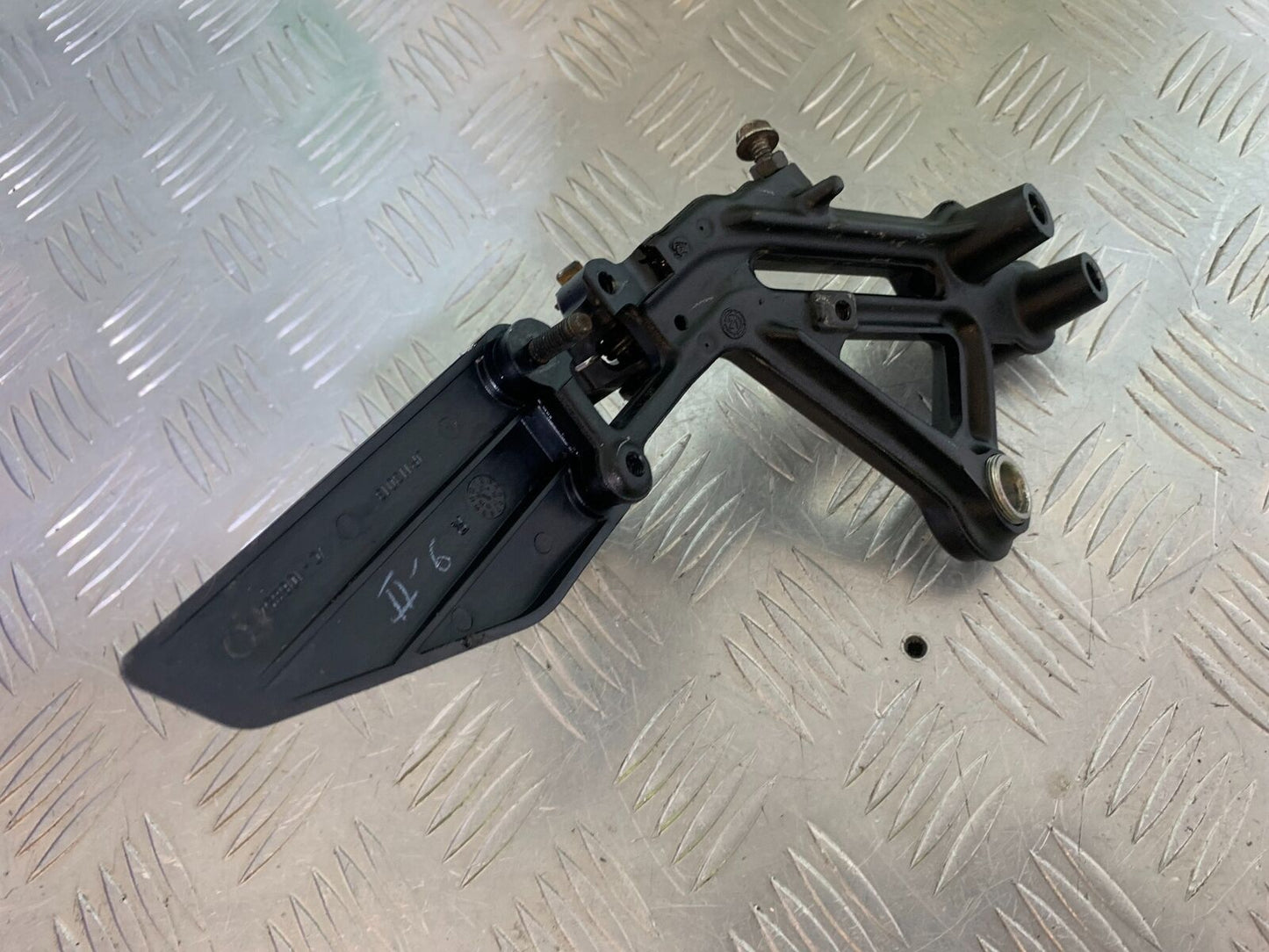 KTM 125 DUKE FRONT RIGHT HANGER YEAR 2018-2023 (CMB1083)